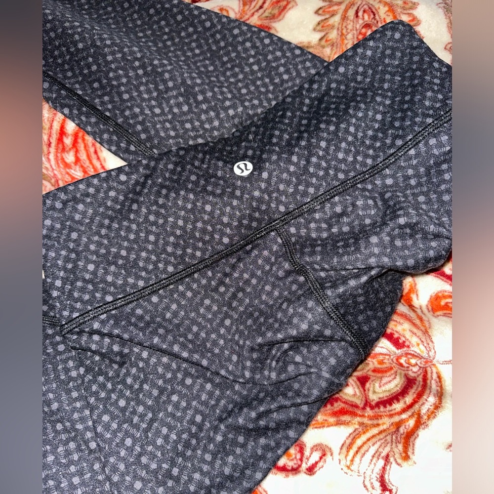 Lululemon black and grey size 6 leggings